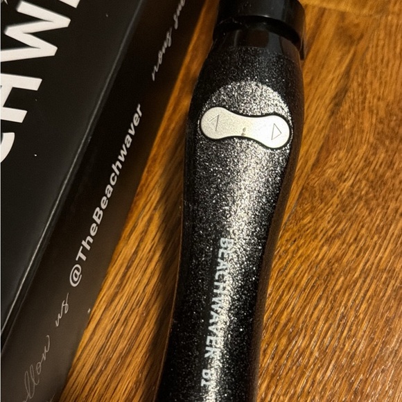 Beachwaver Black Curling Iron - Picture 2 of 2